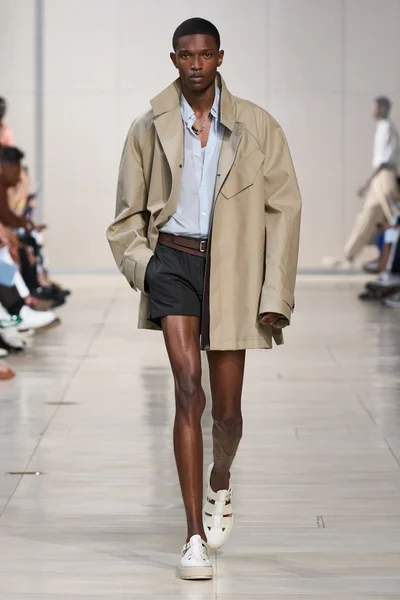 Look 25